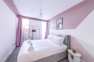 Modern Breakfast at Tiffany's with FREE PARKING by Prescott Apartments - 1