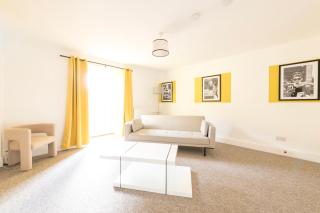 Unique Breakfast at Tiffany's Theme with FREE PARKING by Prescott Apartments - Bristol - 6