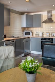 Movie House Executive Suite - Secure Free Parking - 4