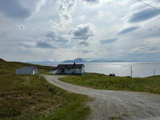 Aurora Mountain & Ocean House - Karlsøy - 0
