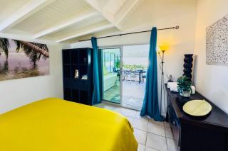 Spacious Waterfront 2 Bedroom Condo with 2 Bathrooms, Pool, AC - Baie Nettle - 2