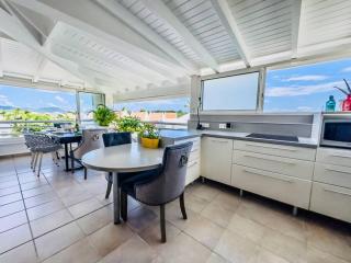 Spacious Waterfront 2 Bedroom Condo with 2 Bathrooms, Pool, AC - Baie Nettle - 8