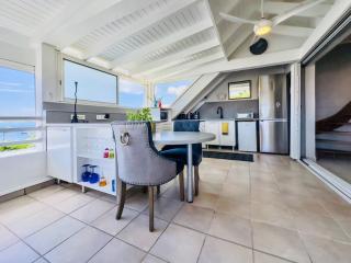 Spacious Waterfront 2 Bedroom Condo with 2 Bathrooms, Pool, AC - Baie Nettle - 6