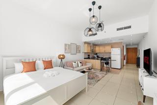 Cozy Studio near the Beach With Access to Pool and Gym - Dubai - 6