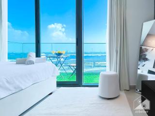 Breath taking Studio with Balcony & Stunning Views - 3