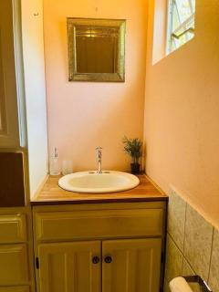 Neaja's English Harbour Escape - Cobbs Cross - 8