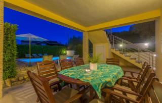 Holiday Home With Seaview - Vrh - 8