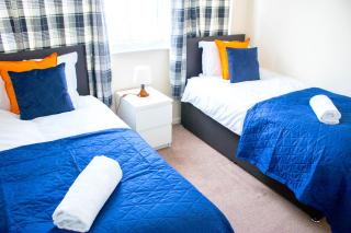 Spacious 5 bedroom house!Tilbury!Free parking! - Tilbury - 4
