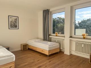 T&K Apartments - Düsseldorf - 3 room apartment with private parking 7min Fair and Airport DUS - Düsseldorf - 6