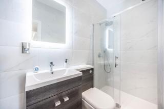 Modern 3 Bedroom Apartment with Ensuite - Londra - 1