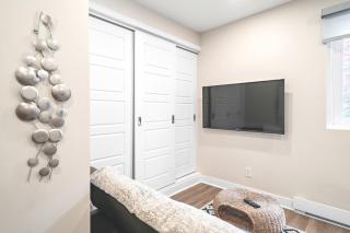 Elegant 1BDR in Heart Of Plateau B - Montreal - 8