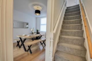 Stay With Alexandra 2 Free Parking - high speed Free Wifi close to stadiums - 3