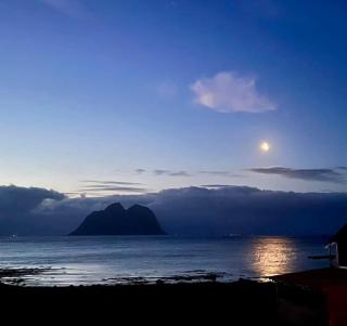 Strandhus - Værøy - 8