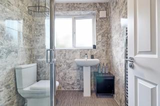 5 BDR House in Colchester - Sleeps 10 - Parking - WiFi -Business - Contractors - Families - Long Term Stays - 6