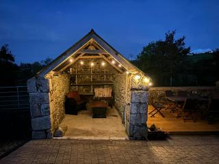Mournes Family Cottage with Hot Tub - Hilltown - 2