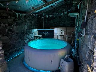 Mournes Family Cottage with Hot Tub - 3