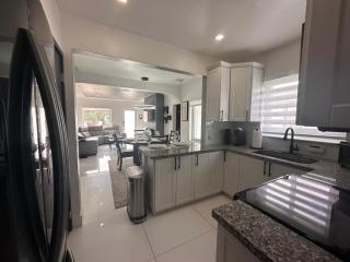Casa Bella Gated Home with Pool & BBQ 1641 - Miami - 4