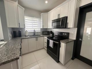 Casa Bella Gated Home with Pool & BBQ 1641 - Miami - 3