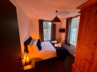 Charming Apartment by the Beach - 1