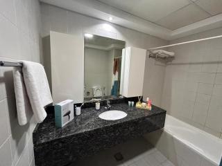 1BR in Mayfair tower Business bay! Burj views, close to Dubai mall - Dubai - 4