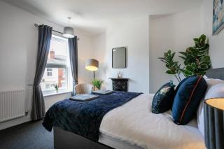 Stylish 2 Bedroom Home with Free on Street Parking - Derby - 9