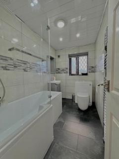 Three bedroom house in Bamford - Heywood - 5
