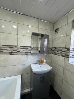 Three bedroom house in Bamford - Heywood - 6
