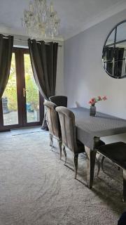 Three bedroom house in Bamford - Heywood - 9