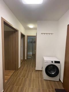 Zeenat Apartment with Balcony and Free Parking - Budapest - 2