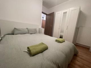 Zeenat Apartment with Balcony and Free Parking - Budapest - 6