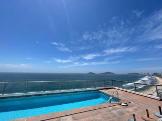 Ultimate Luxury - Ocean Front Penthouse - 3