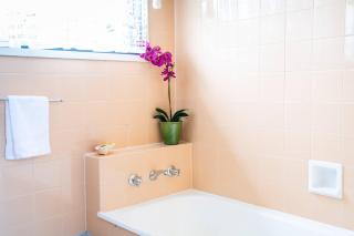 'Studio 74' A Spacious, Nostalgic Country Retreat - 6