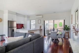 'The Leon' A Family Friendly Coastal Abode - Rosebud - 1