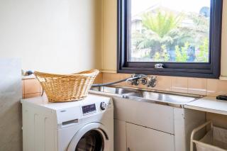 'Studio 74' A Spacious, Nostalgic Country Retreat - 3