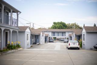 Deluxe Inn - Hayward - 3