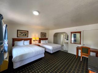 Deluxe Inn - Hayward - 1