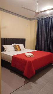 Luxury 2-Bedroom Apartment with Pool Access - 9