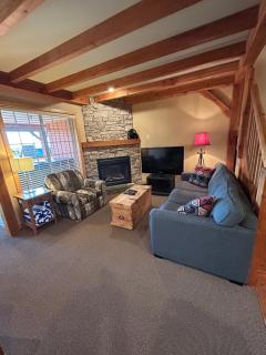 3 BR 3 Bath ski in ski out with private hot tub - Big White - 5