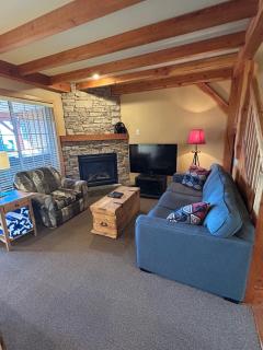 3 BR 3 Bath ski in ski out with private hot tub - Big White - 7