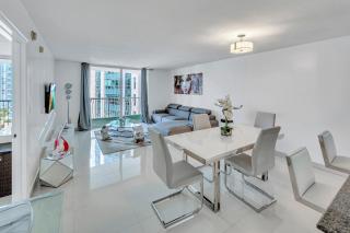 Amazing 28th floor unit with Parking - 0