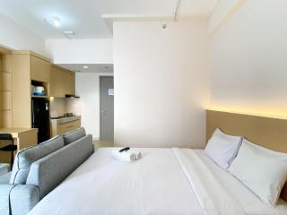 Comfort and Simply Design Studio at Vasanta Innopark Apartment By Travelio - 1