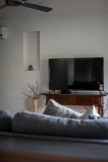 Modern 2 BRM Cottage at Eastland Ringwood - Ringwood - 6
