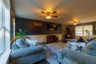 Mohawk-Kudil in Poconos ! Private Pool-Hot Tub-Lake Access-Game Room - Albrightsville - 8