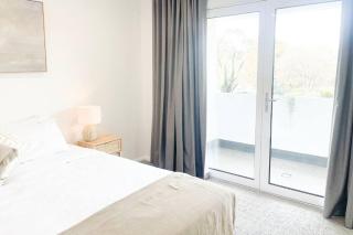 Modern Central Retreat 2 - Wagga Wagga - 9