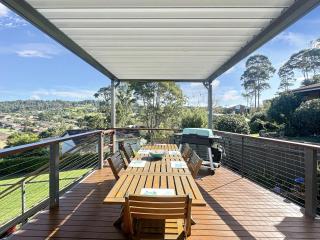 Fab 3-Bed Stay with Great Outdoors & Water Views - Surf Beach - 8
