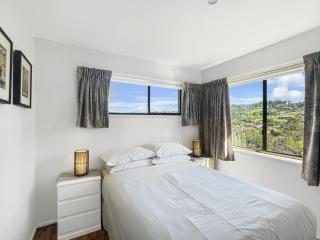 Fab 3-Bed Stay with Great Outdoors & Water Views - Surf Beach - 5