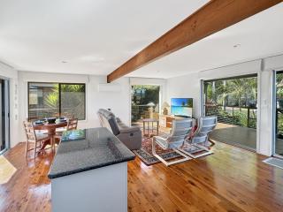 Fab 3-Bed Stay with Great Outdoors & Water Views - Surf Beach - 6