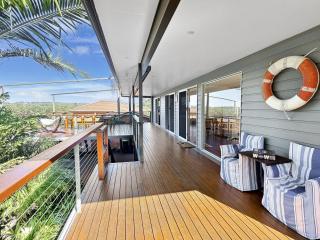 Fab 3-Bed Stay with Great Outdoors & Water Views - Surf Beach - 4
