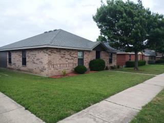Fantastic Family and Friend Getaway - King Beds, Game Room, Gym, Fast Wifi, and Private Parking - Dallas - 9