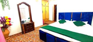 The CLOVER INN - 2